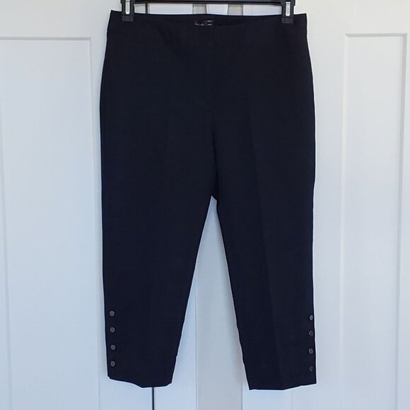 Rafaella Pants - Rafaella Dark Navy Women’s Capri. Size 6